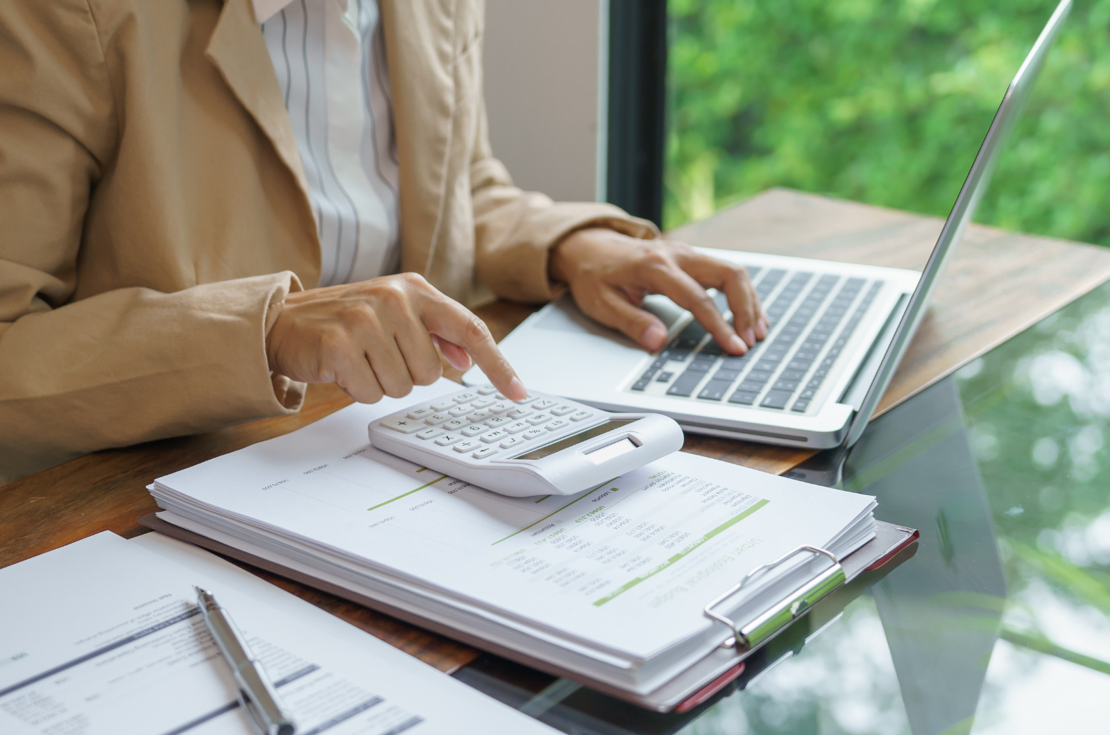 Calculating custom home construction budget estimates (